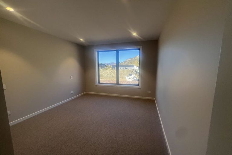 Photo of property in 4 Red Deer Rise, Kelvin Heights, Queenstown, 9300