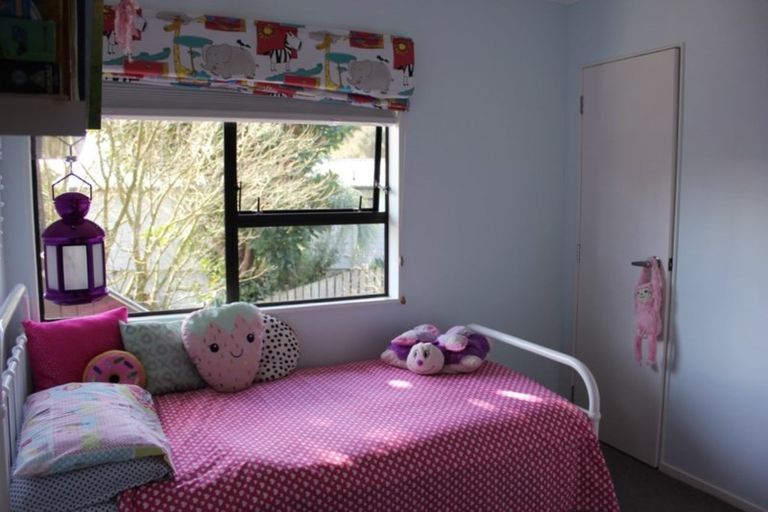 Photo of property in 90 William Bayes Place, Red Beach, 0932