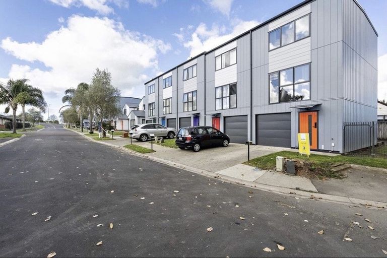 Photo of property in 32 Kevale Place, Manurewa, Auckland, 2102