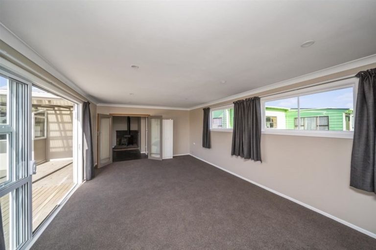 Photo of property in 22 Wellington Street, Hawera, 4610