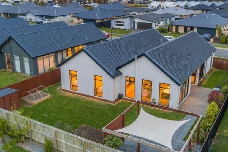 Photo of property in 21 Meyer Crescent, Halswell, Christchurch, 8025