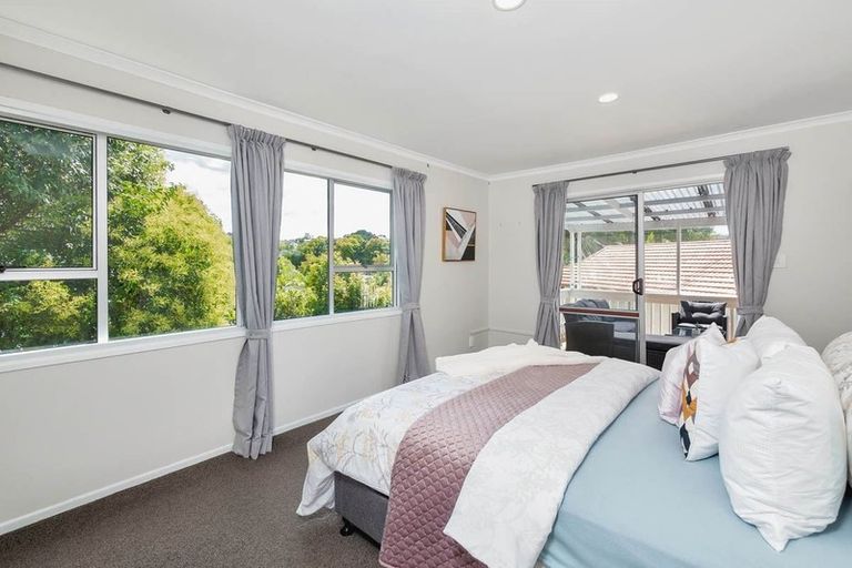 Photo of property in 2/6 Ngatoa Place, Glenfield, Auckland, 0629