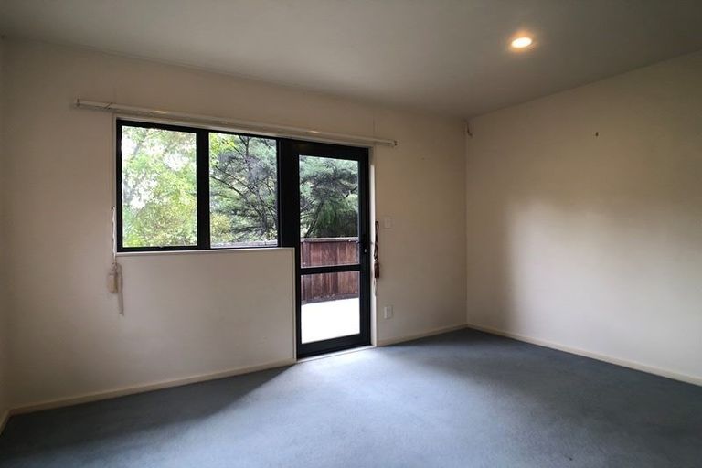 Photo of property in 12 Springwater Vale, Unsworth Heights, Auckland, 0632