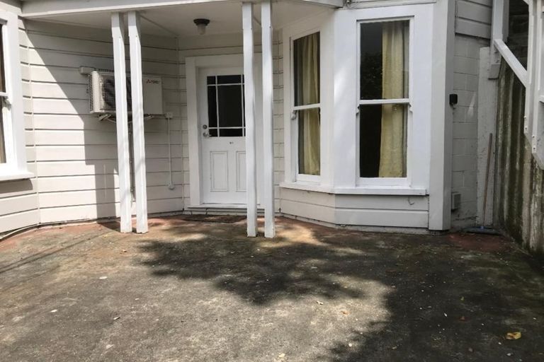 Photo of property in 56 Kelburn Parade, Kelburn, Wellington, 6012