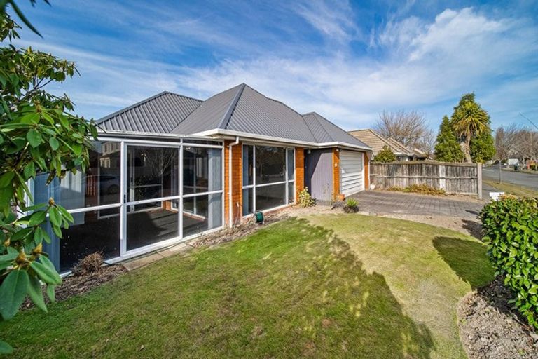 Photo of property in 2/52a Berkshire Drive, Avonhead, Christchurch, 8042