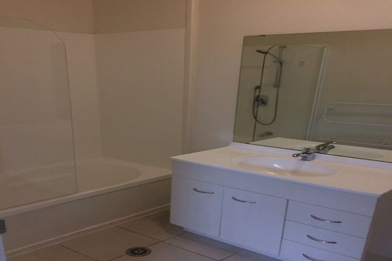 Photo of property in 20 Brashier Circle, Sunnyvale, Auckland, 0612