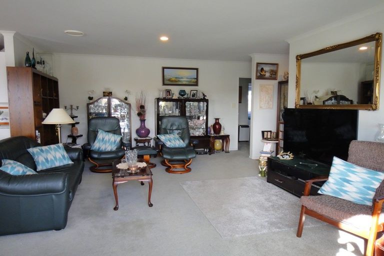 Photo of property in 2 Ara Kahika Lane, One Tree Point, 0118