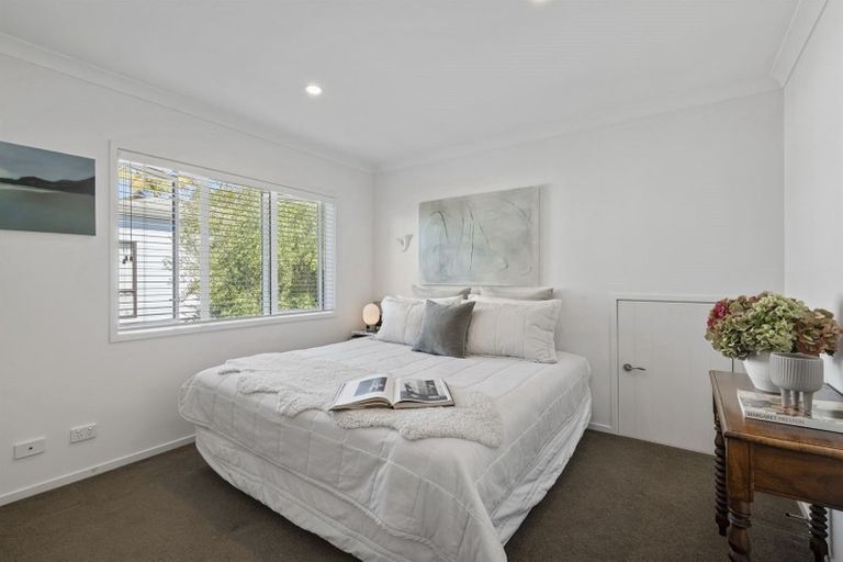 Photo of property in 11a Rodney Road, Northcote Point, Auckland, 0627