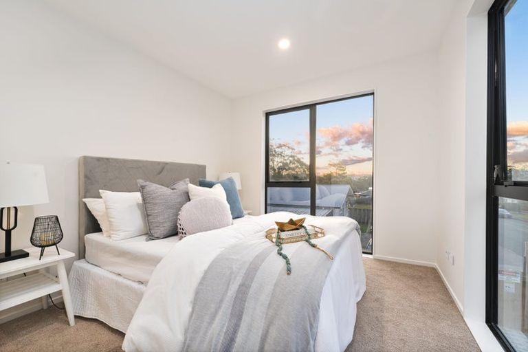 Photo of property in 23a West Harbour Drive, West Harbour, Auckland, 0618