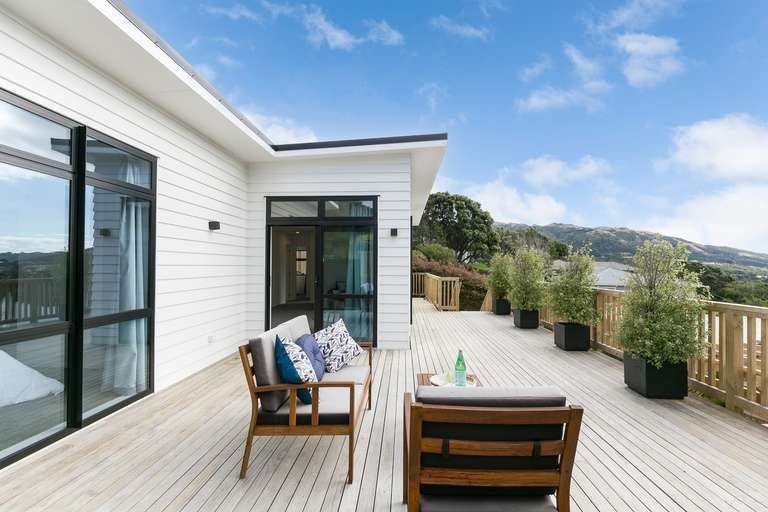 Photo of property in 1a Allen Terrace, Tawa, Wellington, 5028