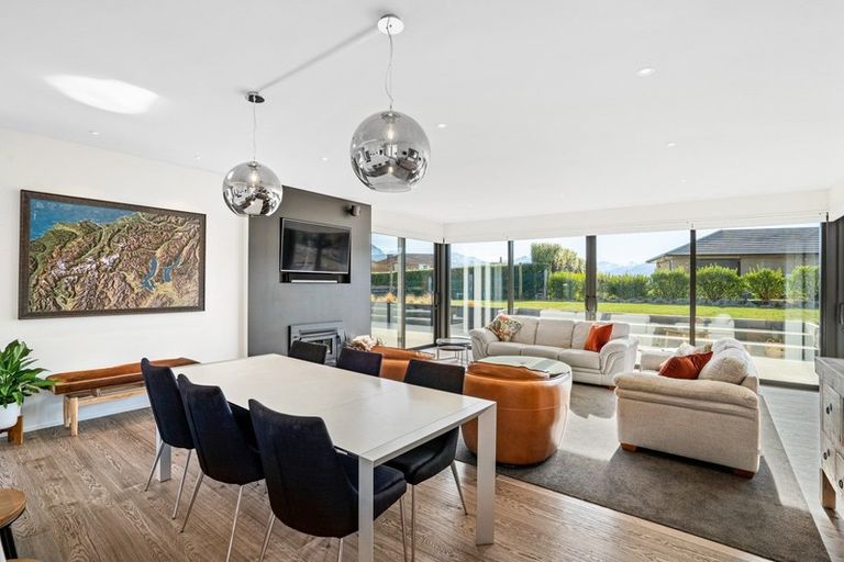 Photo of property in 25 Forest Heights, Wanaka, 9305