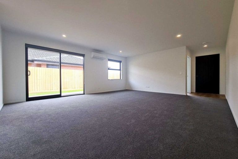 Photo of property in 22 Bill Hammond Drive, Belfast, 8051