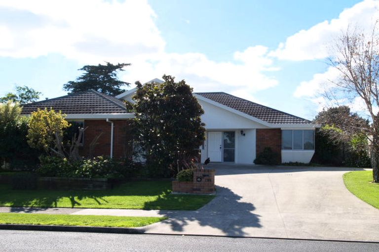 Photo of property in 13 The Green, Golflands, Auckland, 2013