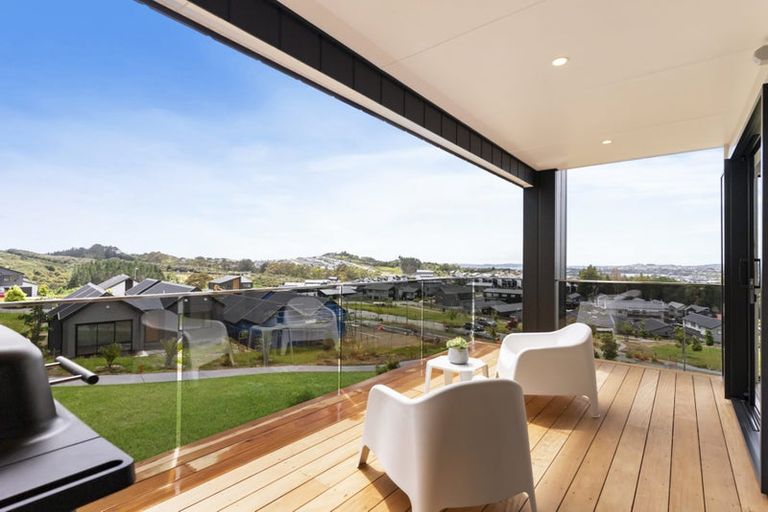 Photo of property in 33 Kikorangi Drive, Wainui, Silverdale, 0992