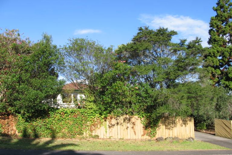 Photo of property in 22 Lantana Road, Green Bay, Auckland, 0604