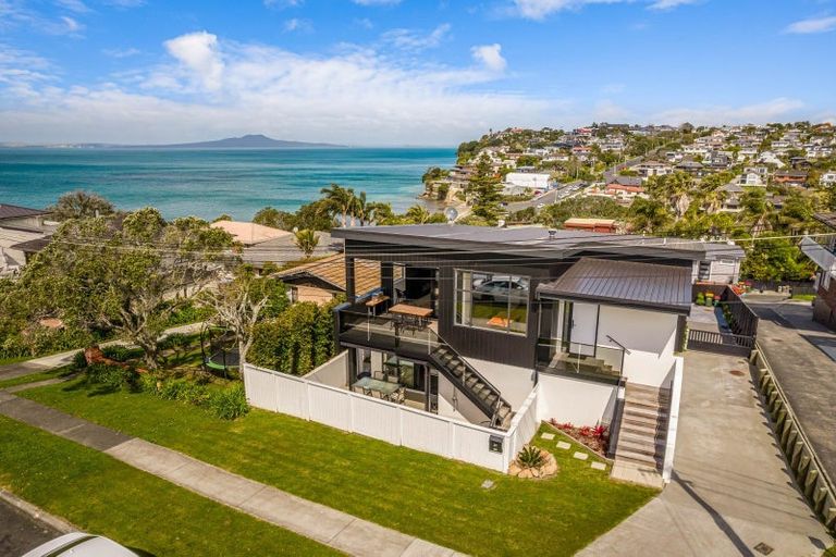 Photo of property in 39 Hyde Road, Rothesay Bay, Auckland, 0630