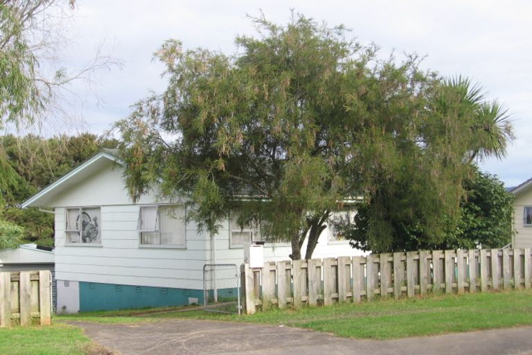 Photo of property in 6 Sunline Avenue, Massey, Auckland, 0614