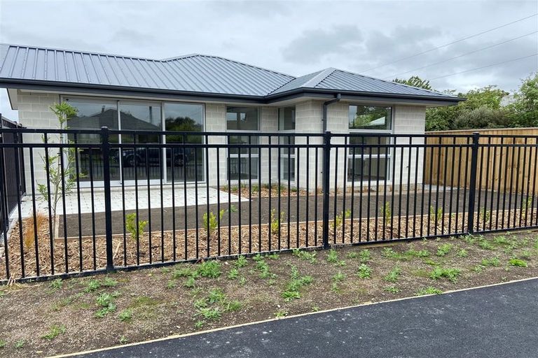 Photo of property in 9/3 Nyoli Street, Northcote, Christchurch, 8052