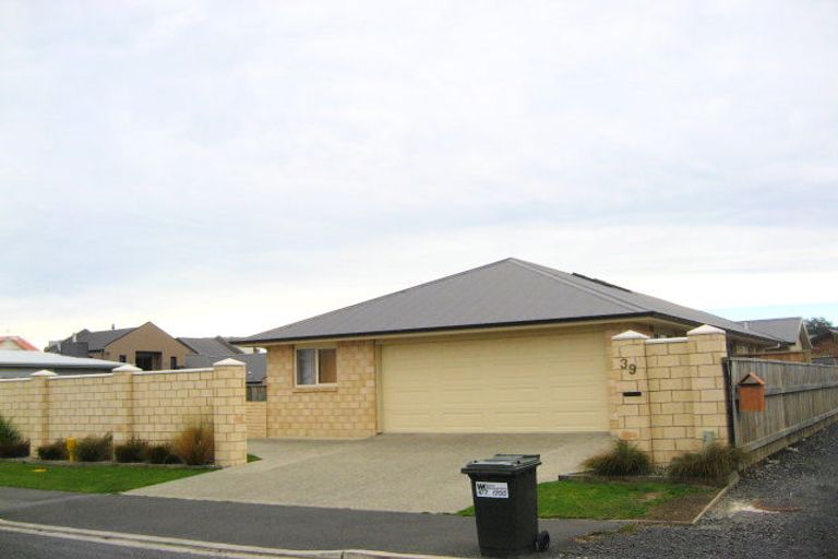Photo of property in 39 Sunninghurst Drive, Fairfield, Dunedin, 9018