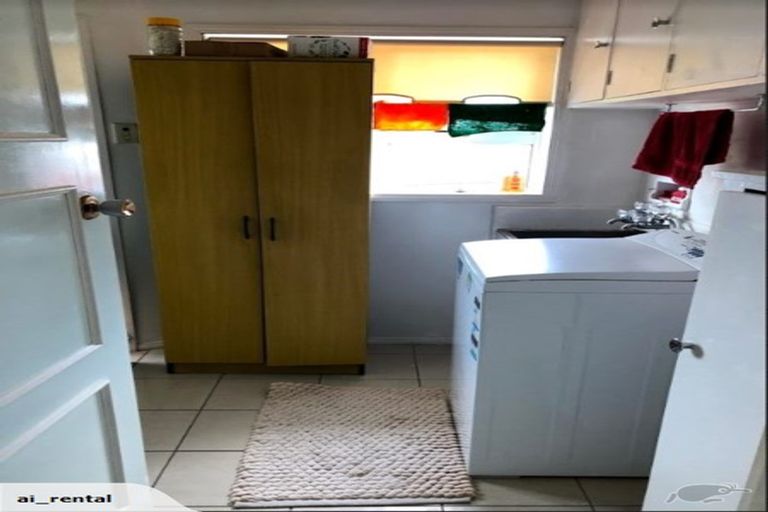 Photo of property in 3 Larne Avenue, Pakuranga Heights, Auckland, 2010