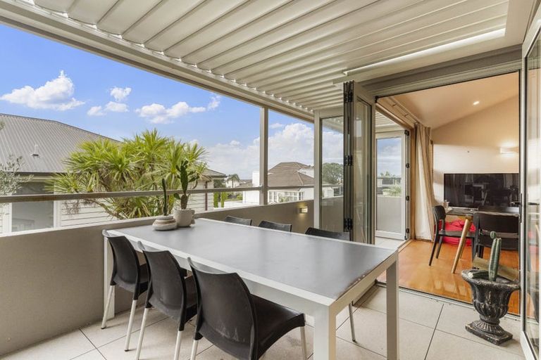 Photo of property in 1/94 Kitchener Road, Milford, Auckland, 0620