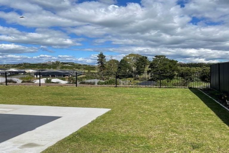 Photo of property in 25 Pioneer Crescent, Omokoroa, 3114