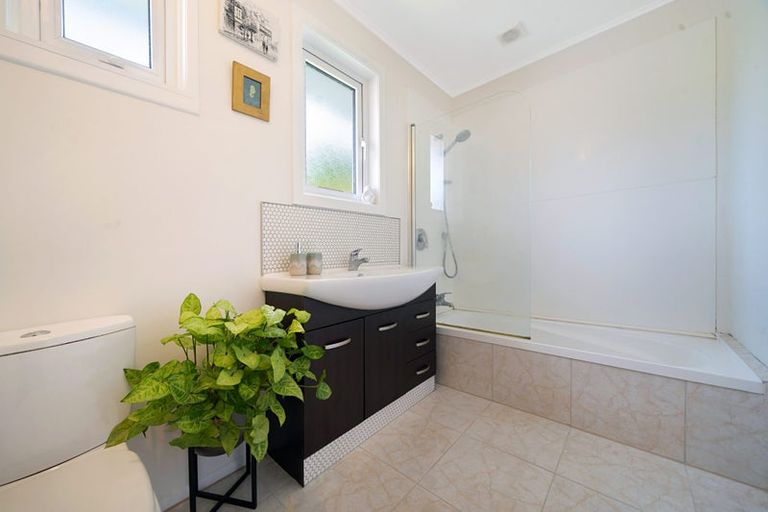 Photo of property in 23 Cornwall Street, Te Atatu South, Auckland, 0610