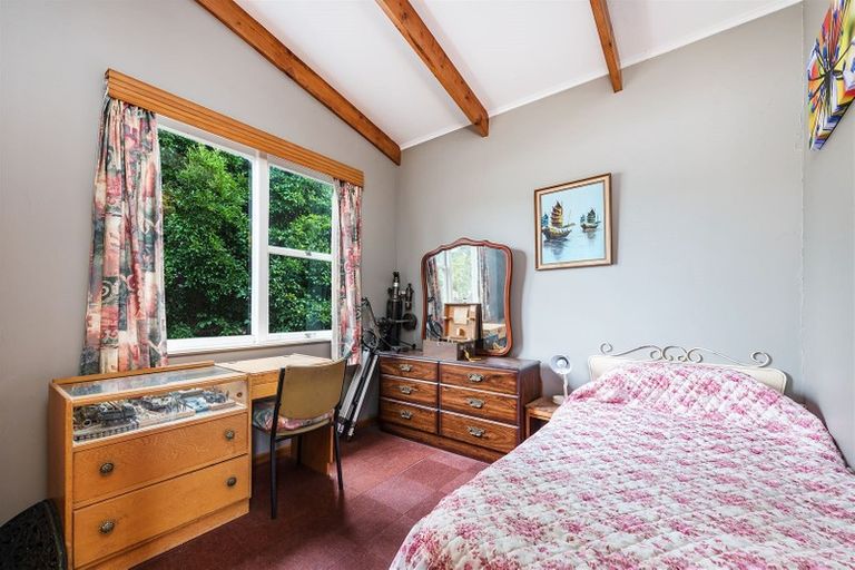 Photo of property in 20 Sunray Avenue, Titirangi, Auckland, 0604