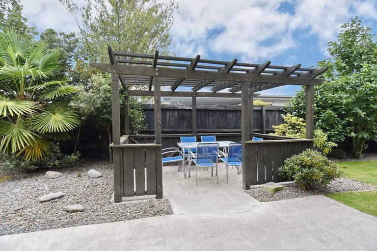 Photo of property in 23 Papaumu Green, Parklands, Christchurch, 8083