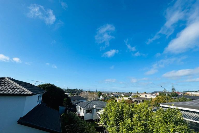 Photo of property in 3/4313 Great North Road, Glendene, Auckland, 0602