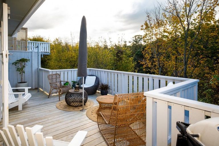 Photo of property in 22 Enfield Road, Hospital Hill, Napier, 4110