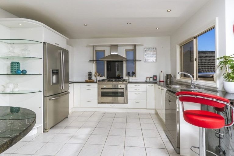 Photo of property in 1/25 Churchill Road, Murrays Bay, Auckland, 0630