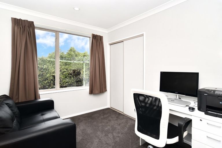 Photo of property in 23 Papaumu Green, Parklands, Christchurch, 8083