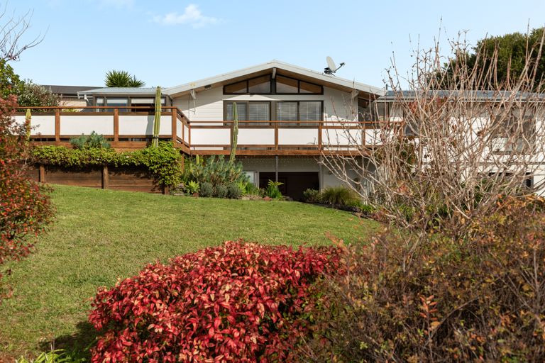 Photo of property in 3 Pamir Place, Welcome Bay, Tauranga, 3112