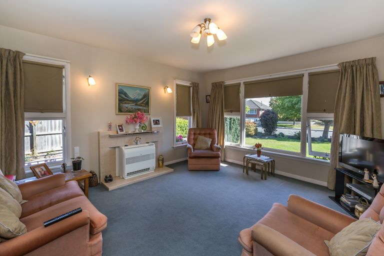 Photo of property in 8 Roslyn Avenue, Mairehau, Christchurch, 8052