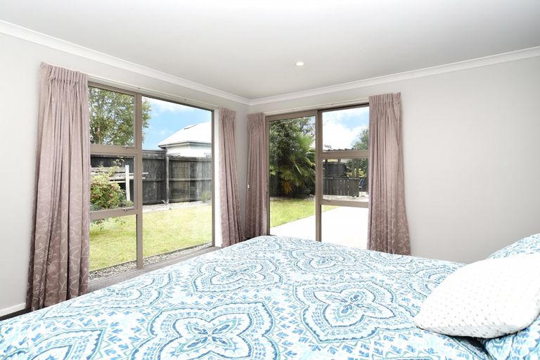 Photo of property in 23 Papaumu Green, Parklands, Christchurch, 8083