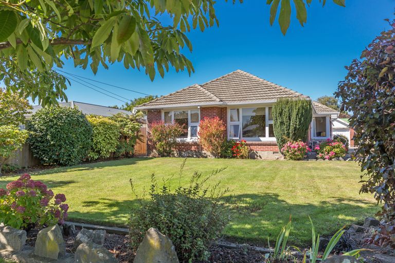 Photo of property in 8 Roslyn Avenue, Mairehau, Christchurch, 8052