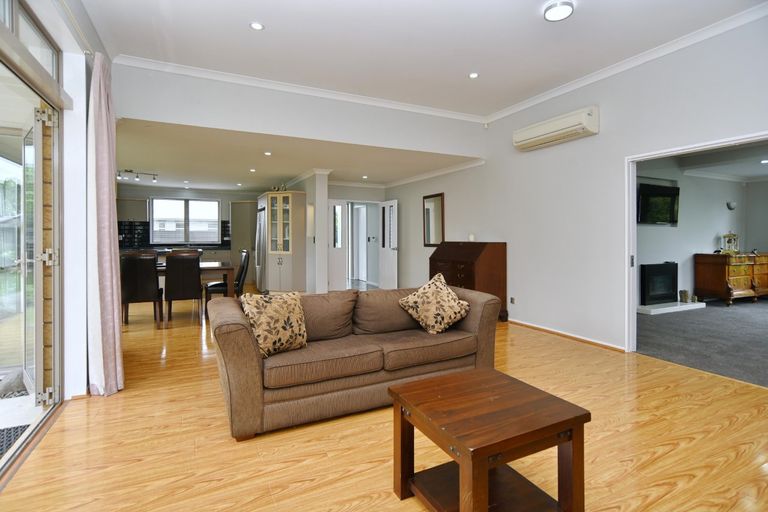 Photo of property in 23 Papaumu Green, Parklands, Christchurch, 8083