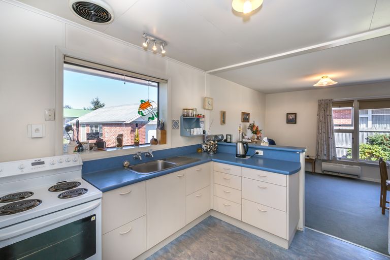 Photo of property in 8 Roslyn Avenue, Mairehau, Christchurch, 8052