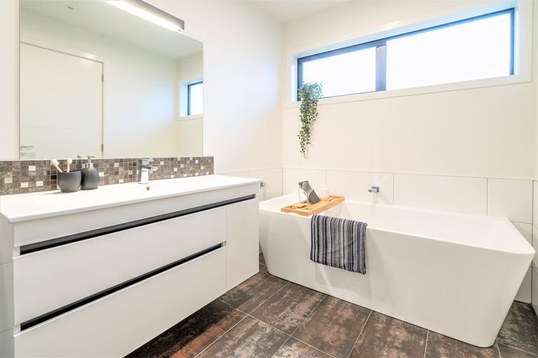 Photo of property in 4 Barker Place, Waikiwi, Invercargill, 9810