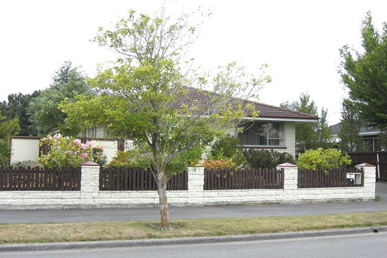 Photo of property in 6 Glen Place, Parklands, Christchurch, 8083