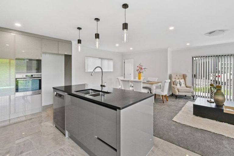 Photo of property in 10 Ambedkar Way, Pukekohe, 2120