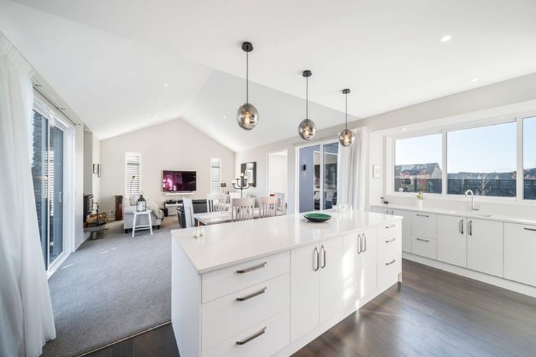 Photo of property in 10 Silver Peaks Drive, West Melton, 7618