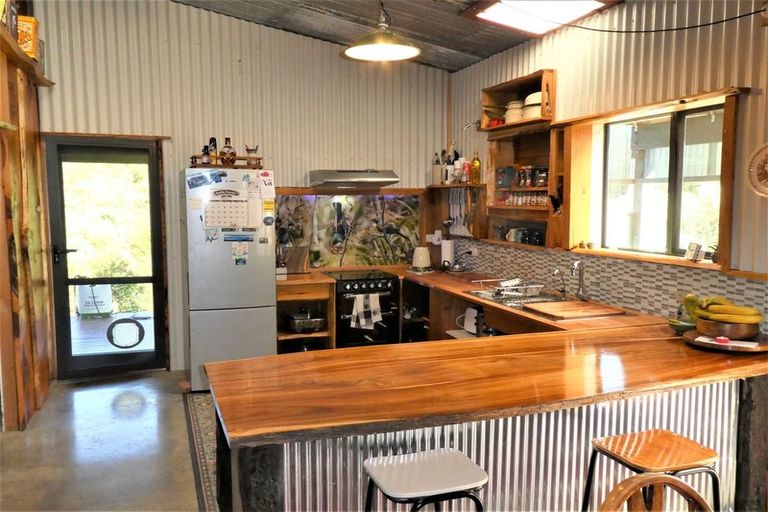 Photo of property in 102 Boons Valley Road, Waikawa, Picton, 7220