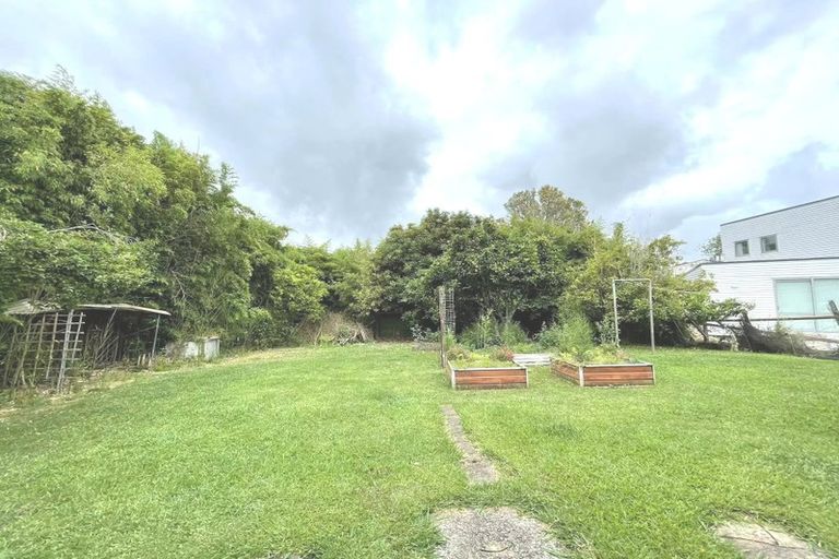 Photo of property in 64 Sylvan Crescent, Te Atatu South, Auckland, 0610