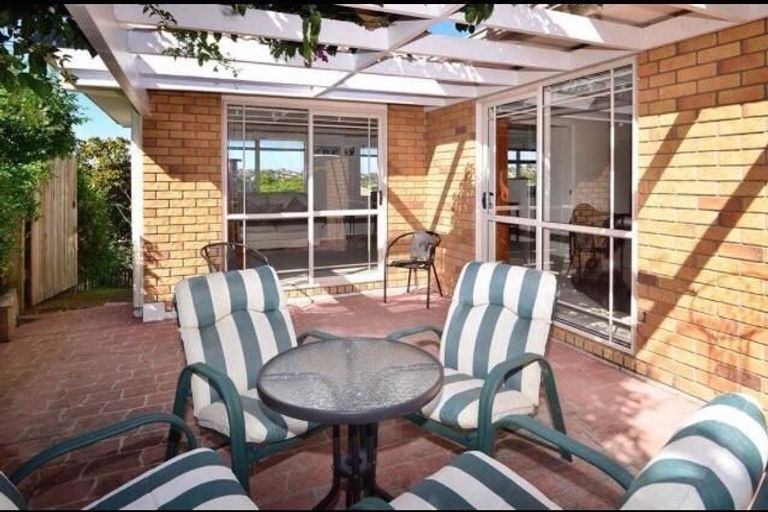 Photo of property in 21 Fulmar Way, Unsworth Heights, Auckland, 0632