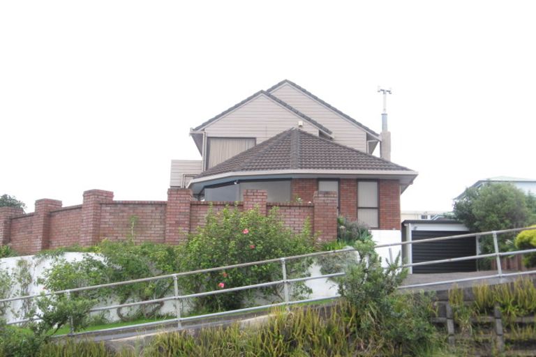 Photo of property in 1/28 Pigeon Mountain Road, Half Moon Bay, Auckland, 2012
