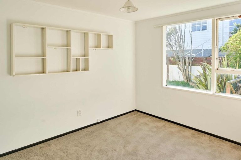 Photo of property in 11 Lauderdale Road, Papakowhai, Porirua, 5024