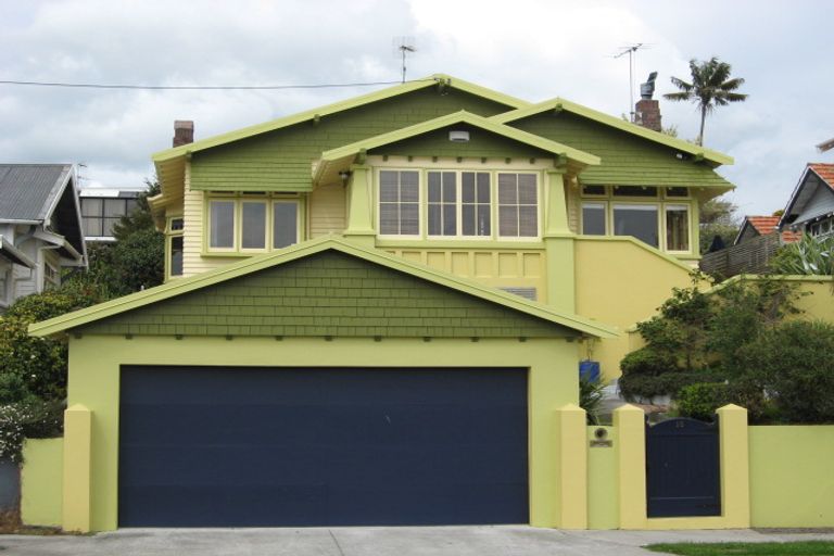 Photo of property in 18 Gilbert Street, New Plymouth, 4310