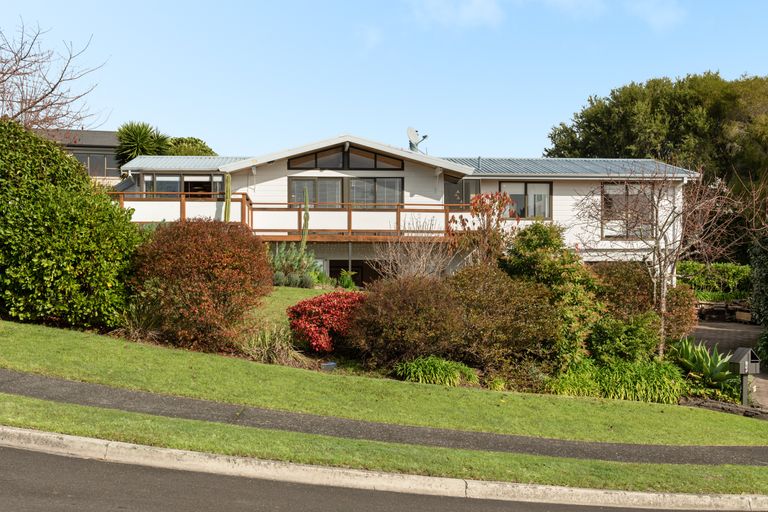 Photo of property in 3 Pamir Place, Welcome Bay, Tauranga, 3112